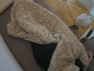 voyeurcam-julmodels-greybed-2