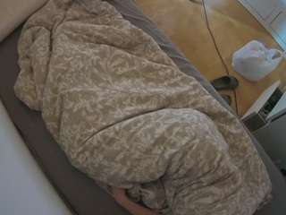 voyeurcam-julmodels-greybed-2