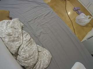 voyeurcam-julmodels-greybed-2