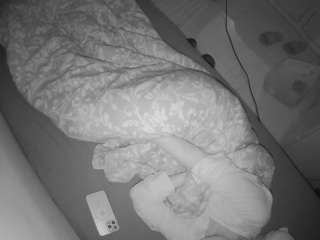 voyeurcam-julmodels-greybed-2 webcam