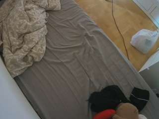 voyeurcam-julmodels-greybed-2