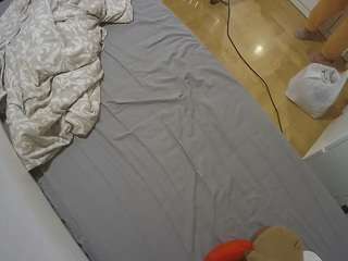 voyeurcam-julmodels-greybed-2