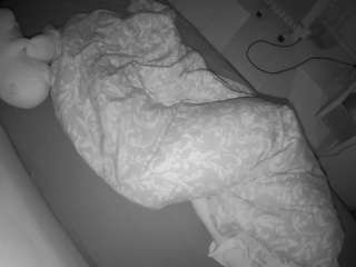 voyeurcam-julmodels-greybed-2 webcam