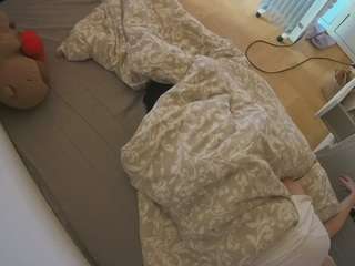 voyeurcam-julmodels-greybed-2 webcam