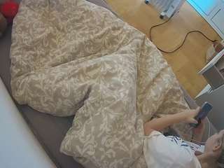 voyeurcam-julmodels-greybed-2 webcam
