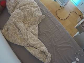 voyeurcam-julmodels-greybed-2 webcam
