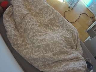 voyeurcam-julmodels-greybed-2 webcam