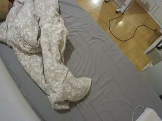 voyeurcam-julmodels-greybed-2 webcam