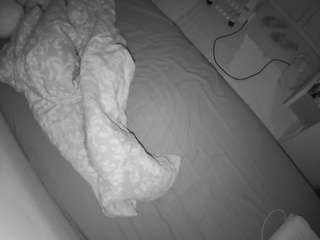 voyeurcam-julmodels-greybed-2 webcam