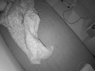 voyeurcam-julmodels-greybed-2 webcam