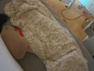 voyeurcam-julmodels-greybed-2