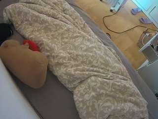 voyeurcam-julmodels-greybed-2 webcam