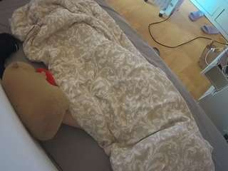 voyeurcam-julmodels-greybed-2
