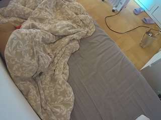 voyeurcam-julmodels-greybed-2