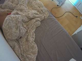 voyeurcam-julmodels-greybed-2