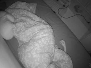 voyeurcam-julmodels-greybed-2
