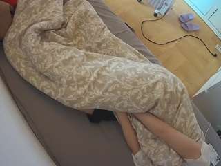 voyeurcam-julmodels-greybed-2
