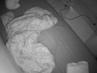 voyeurcam-julmodels-greybed-2's CamSoda show and profile