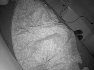 voyeurcam-julmodels-greybed-2 webcam