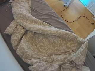 voyeurcam-julmodels-greybed-2