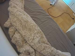 voyeurcam-julmodels-greybed-2 webcam