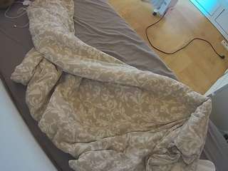 voyeurcam-julmodels-greybed-2 webcam