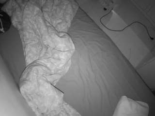 voyeurcam-julmodels-greybed-2 webcam