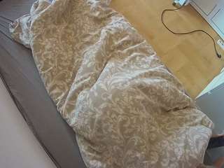 voyeurcam-julmodels-greybed-2