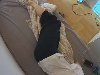 voyeurcam-julmodels-greybed-2