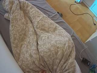voyeurcam-julmodels-greybed-2