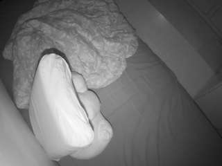 voyeurcam-julmodels-greybed-2