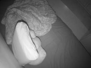 voyeurcam-julmodels-greybed-2