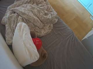 voyeurcam-julmodels-greybed-2