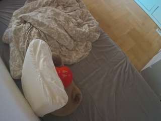 voyeurcam-julmodels-greybed-2