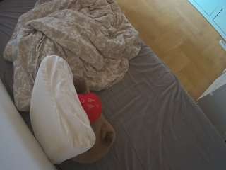 voyeurcam-julmodels-greybed-2 Pov live webcam