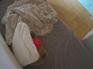 voyeurcam-julmodels-greybed-2