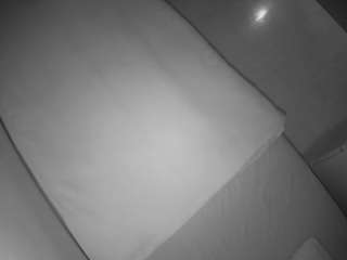 voyeurcam-julmodels-greybed-2