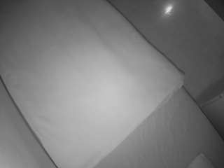 voyeurcam-julmodels-greybed-2