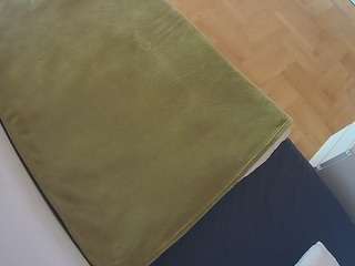 voyeurcam-julmodels-greybed-2