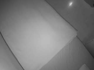 voyeurcam-julmodels-greybed-2