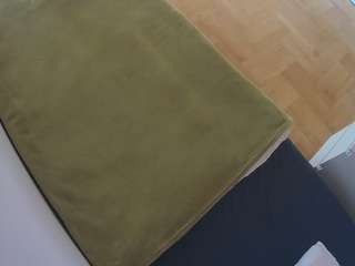 voyeurcam-julmodels-greybed-2