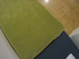 voyeurcam-julmodels-greybed-2