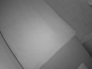 voyeurcam-julmodels-greybed-2