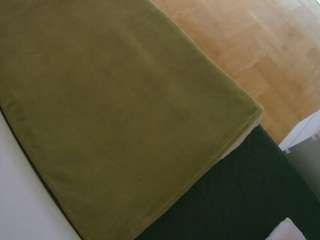 voyeurcam-julmodels-greybed-2