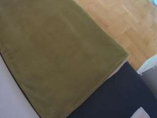 voyeurcam-julmodels-greybed-2