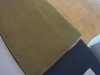 voyeurcam-julmodels-greybed-2