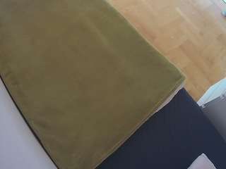 voyeurcam-julmodels-greybed-2