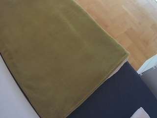 voyeurcam-julmodels-greybed-2