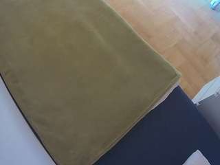 voyeurcam-julmodels-greybed-2