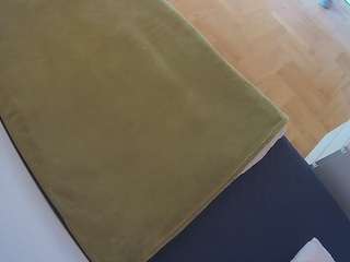 voyeurcam-julmodels-greybed-2